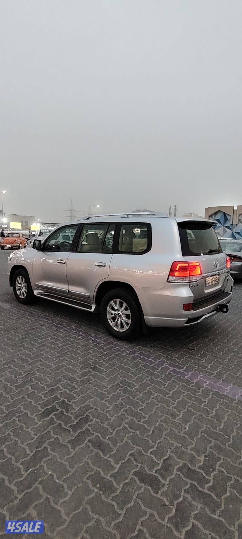 لاند كروز وارد الساير موديل 2017 بحاله نادره عداد 73 الف5