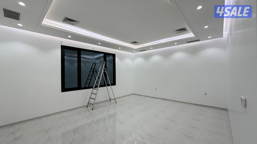 شقه للإيجار بمنطقة الرميثيه قطعه ٨ من المالك0