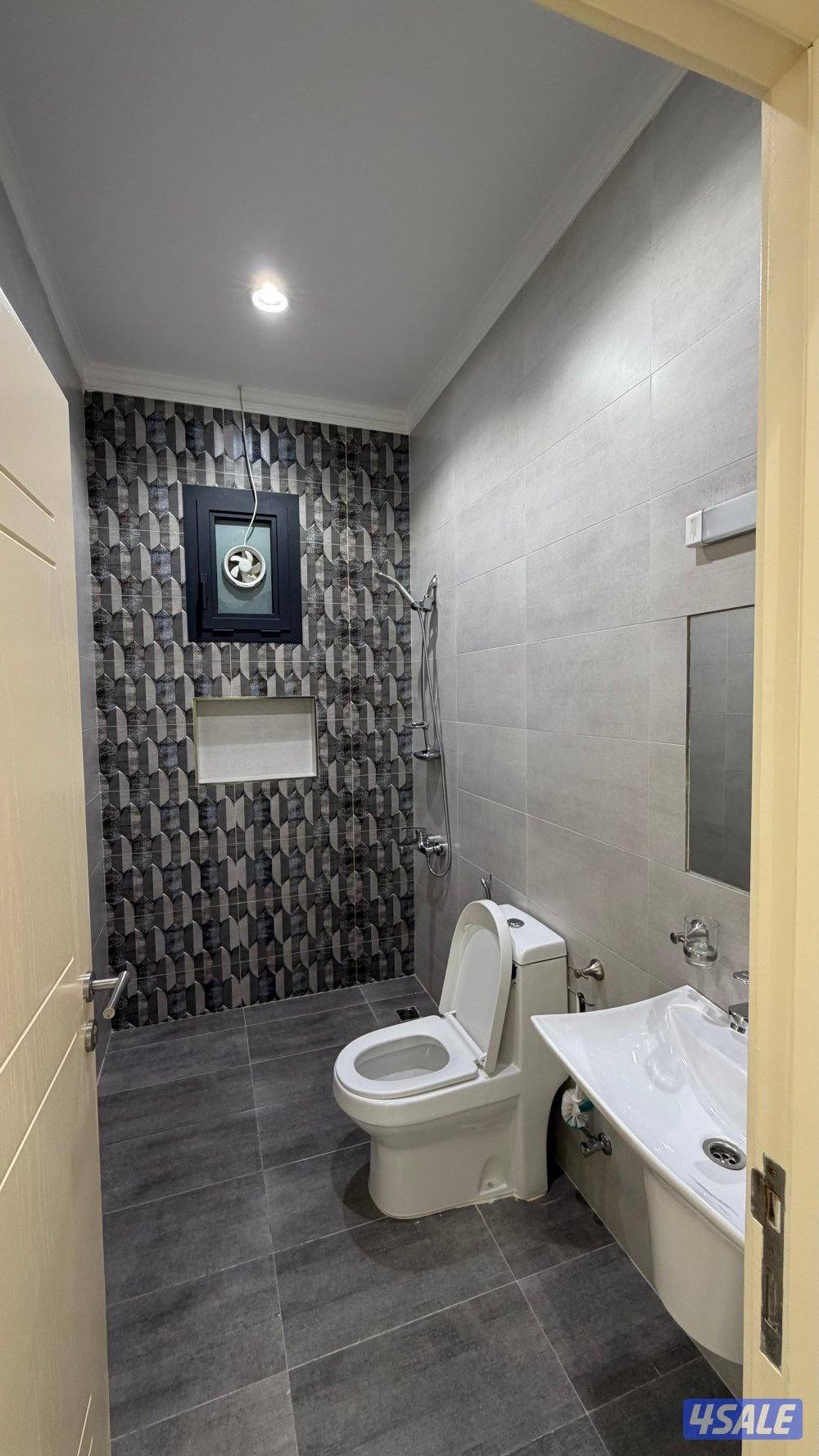 شقه للإيجار بمنطقة الرميثيه قطعه ٨ من المالك6