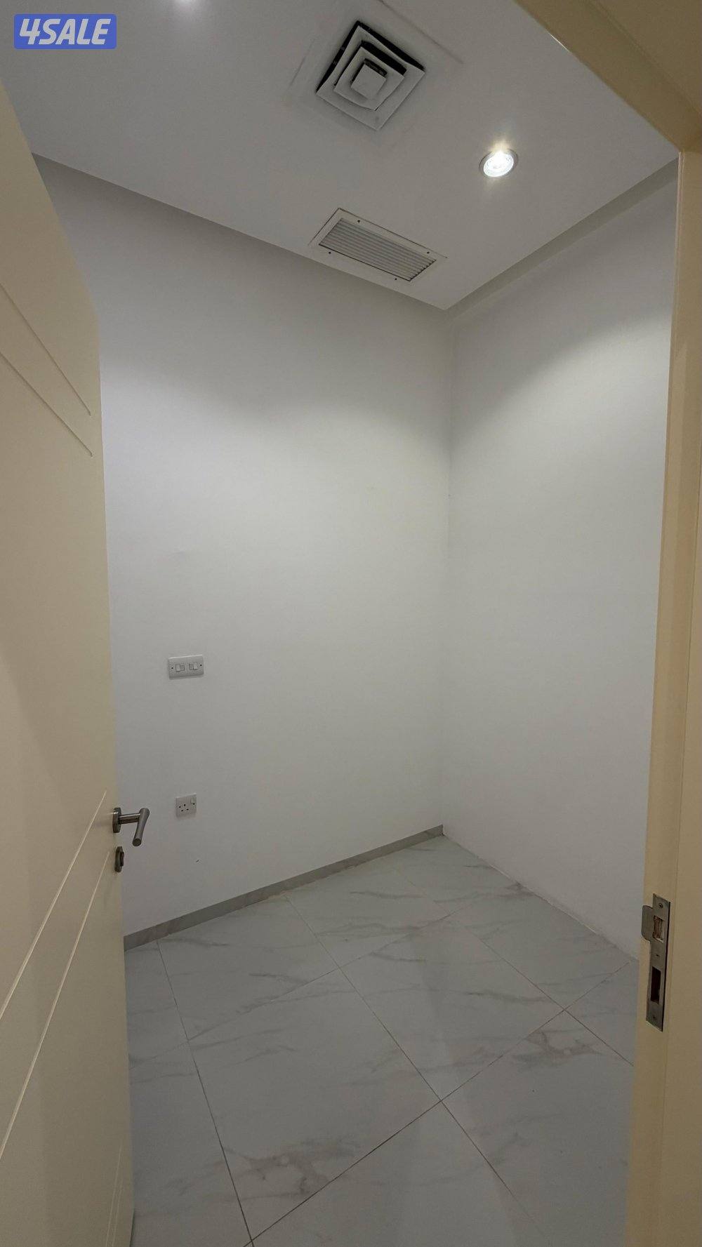 شقه للإيجار بمنطقة الرميثيه قطعه ٨ من المالك10