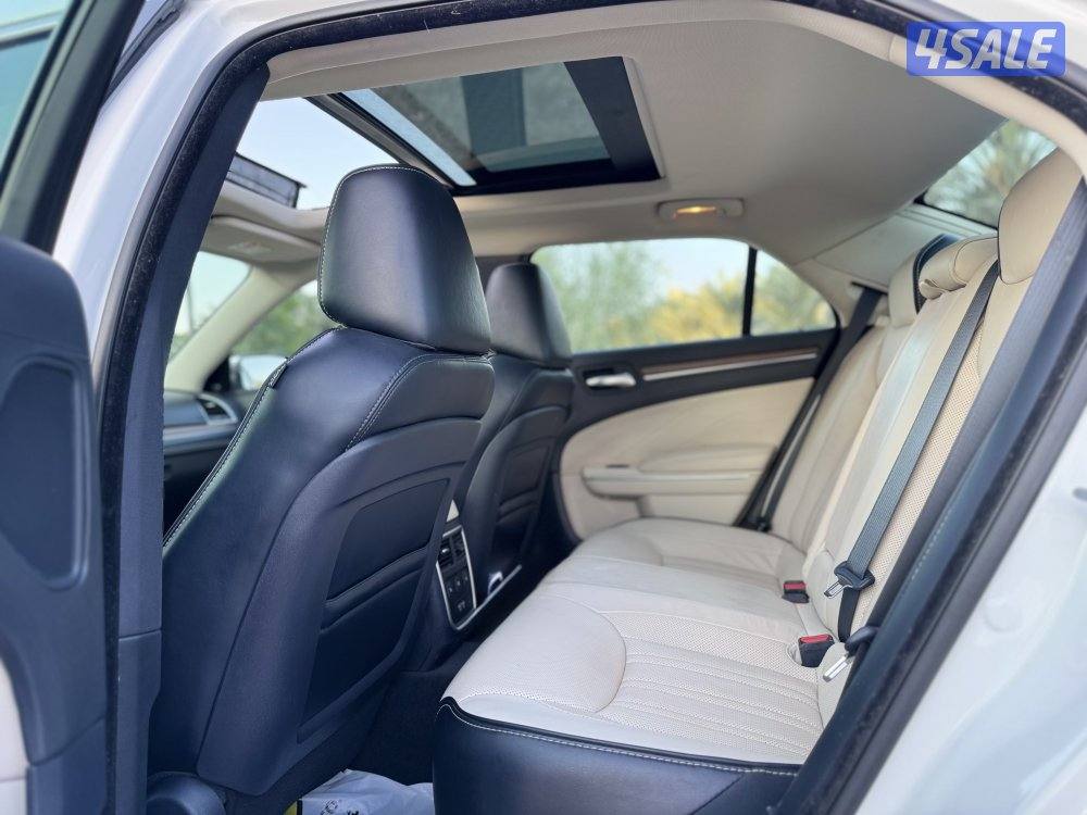 كرايزلر 300C موديل 2021 - ماشي 11 ألف - فل أوبشن8