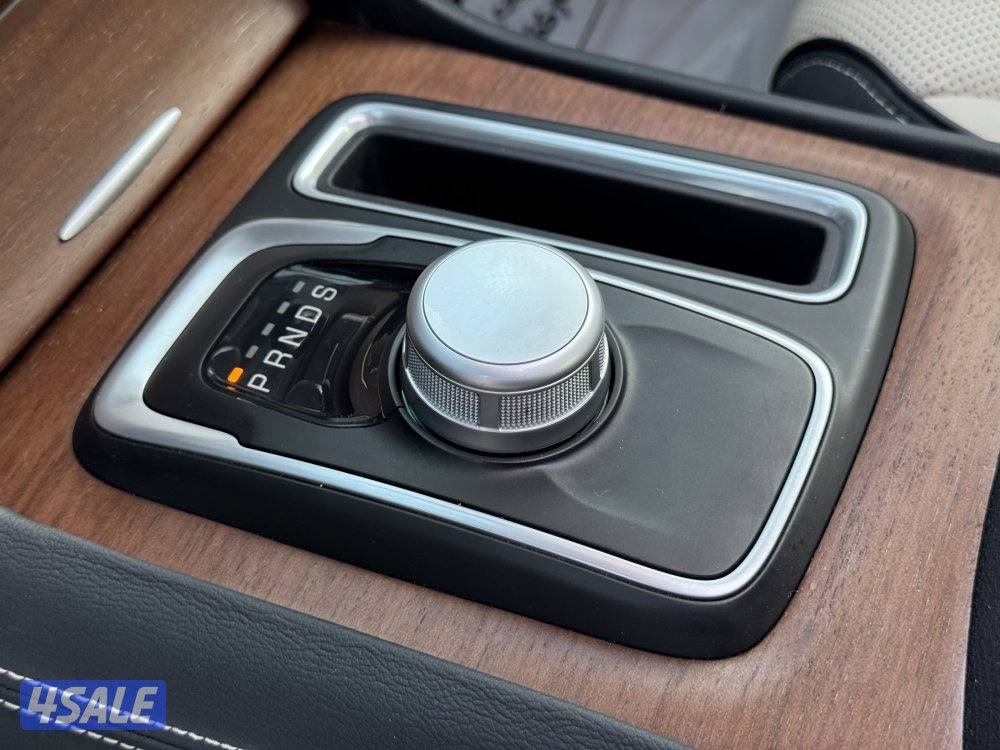 كرايزلر 300C موديل 2021 - ماشي 11 ألف - فل أوبشن10