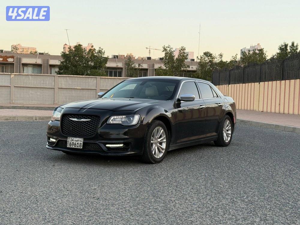 للبيع كرايزلر 300C موديل 2015 - V80