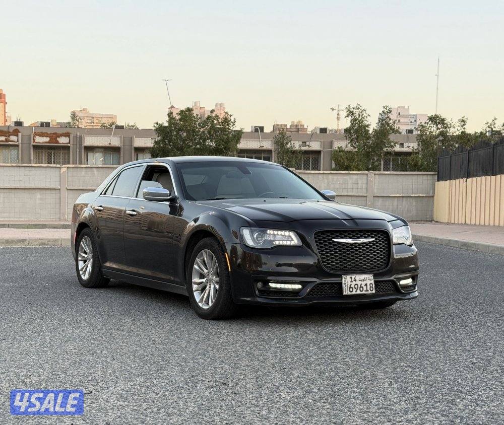 للبيع كرايزلر 300C موديل 2015 - V81