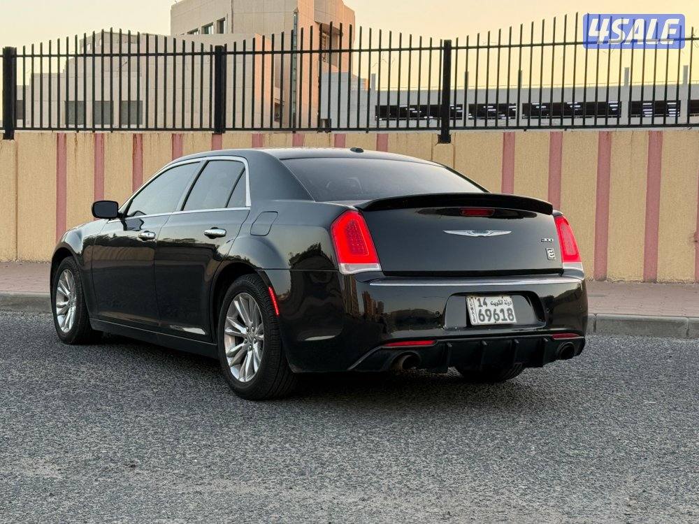 للبيع كرايزلر 300C موديل 2015 - V82