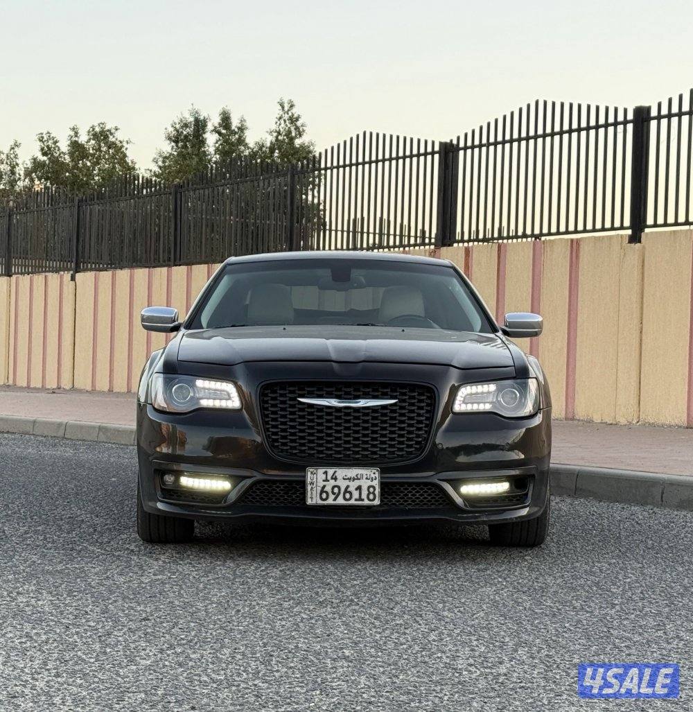 للبيع كرايزلر 300C موديل 2015 - V86