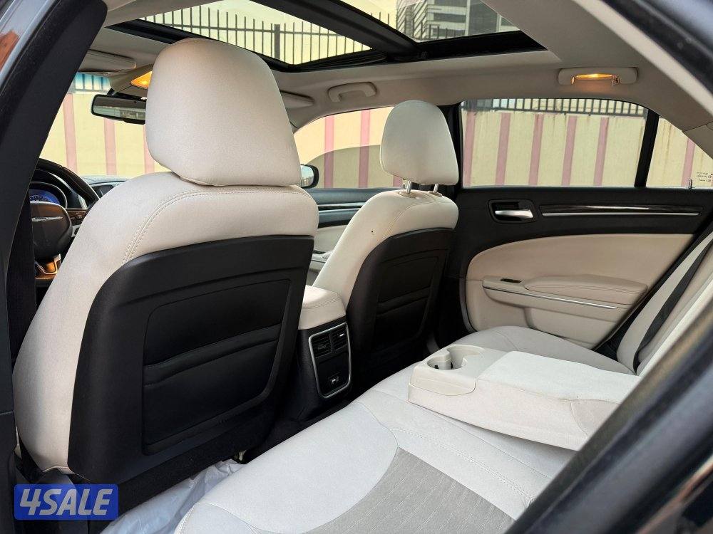 للبيع كرايزلر 300C موديل 2015 - V89