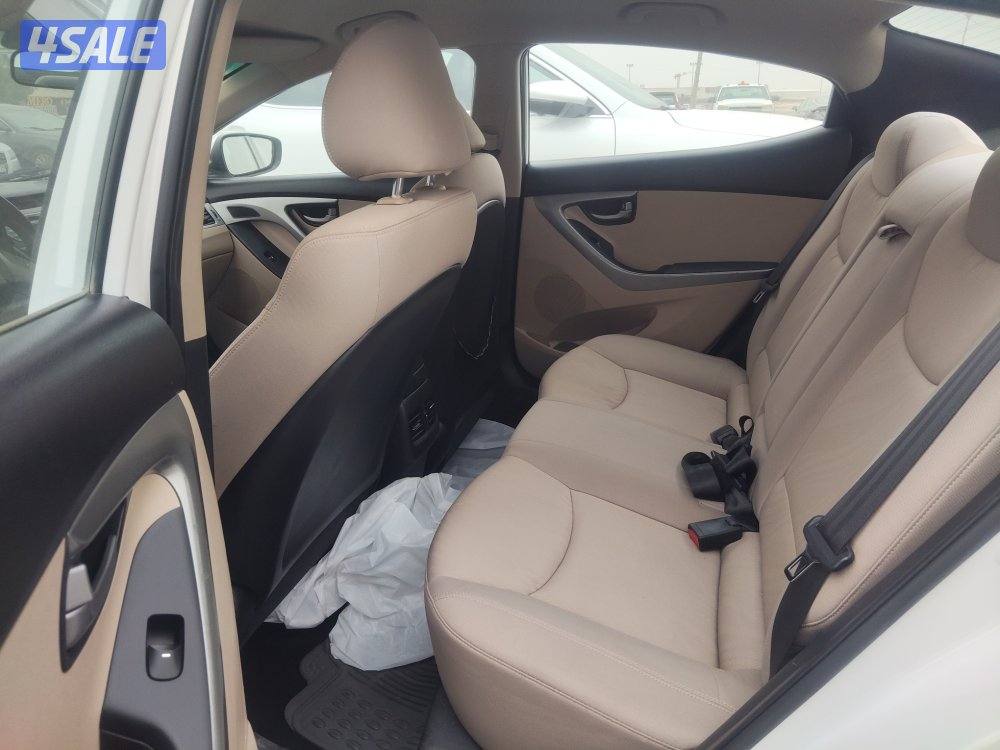 هيونداي النترا 2015 لون أبيض عداد 206 بحاله ممتازة5