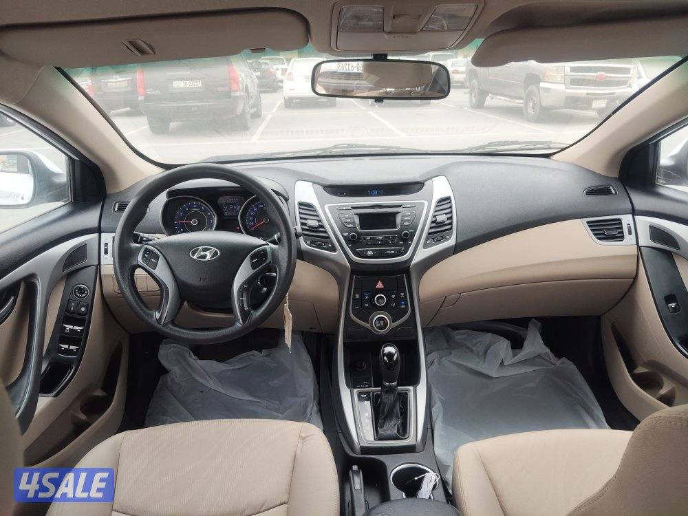 هيونداي النترا 2015 لون أبيض عداد 206 بحاله ممتازة6