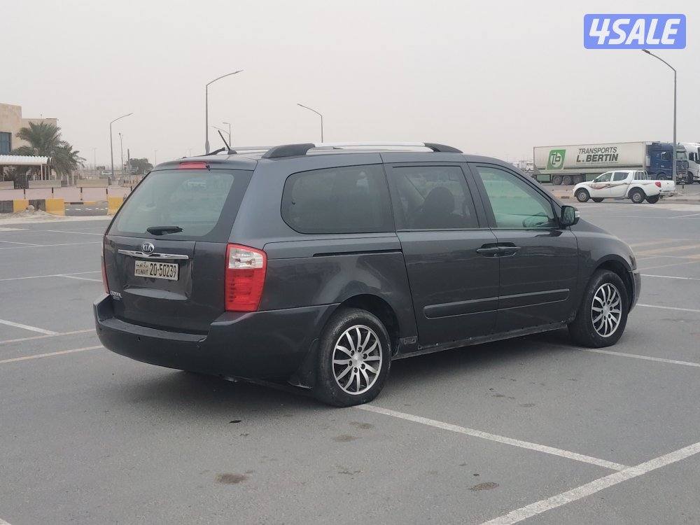 كيا كرنفال موديل 2013 رمادي عداد ٢٣٩ الف فل كامل بحاله ممتازة2