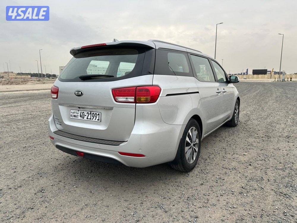 كيا كارنفال ٢٠١٧ بحالة ممتازة2