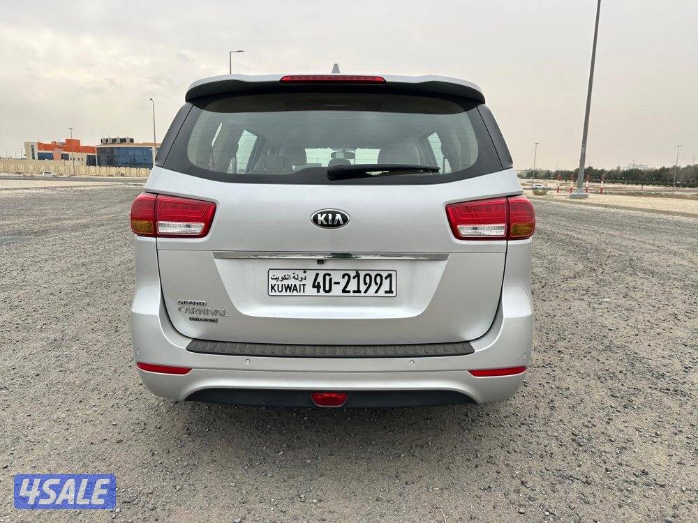 كيا كارنفال ٢٠١٧ بحالة ممتازة3