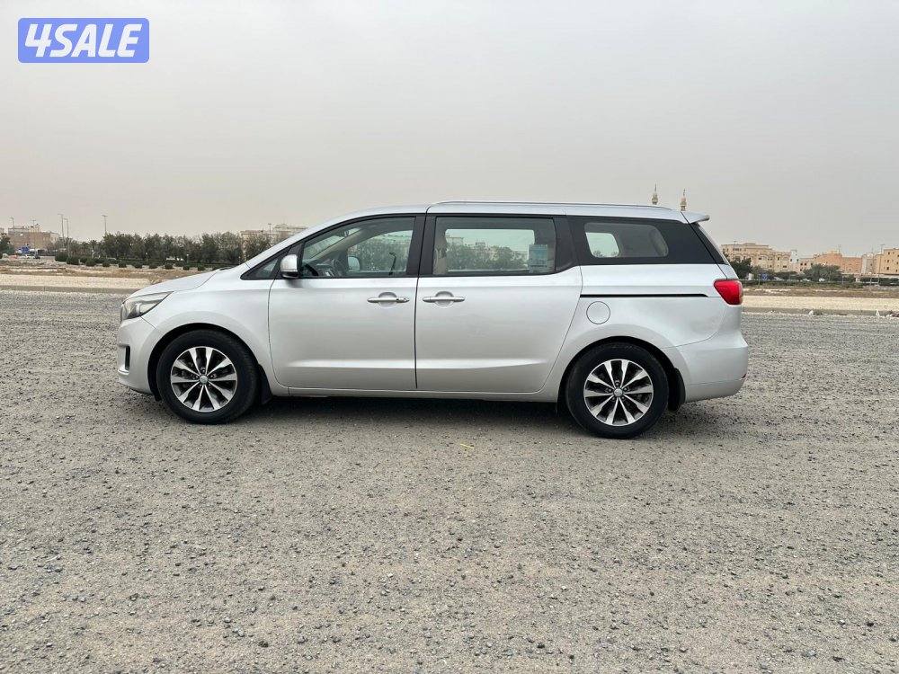 كيا كارنفال ٢٠١٧ بحالة ممتازة6