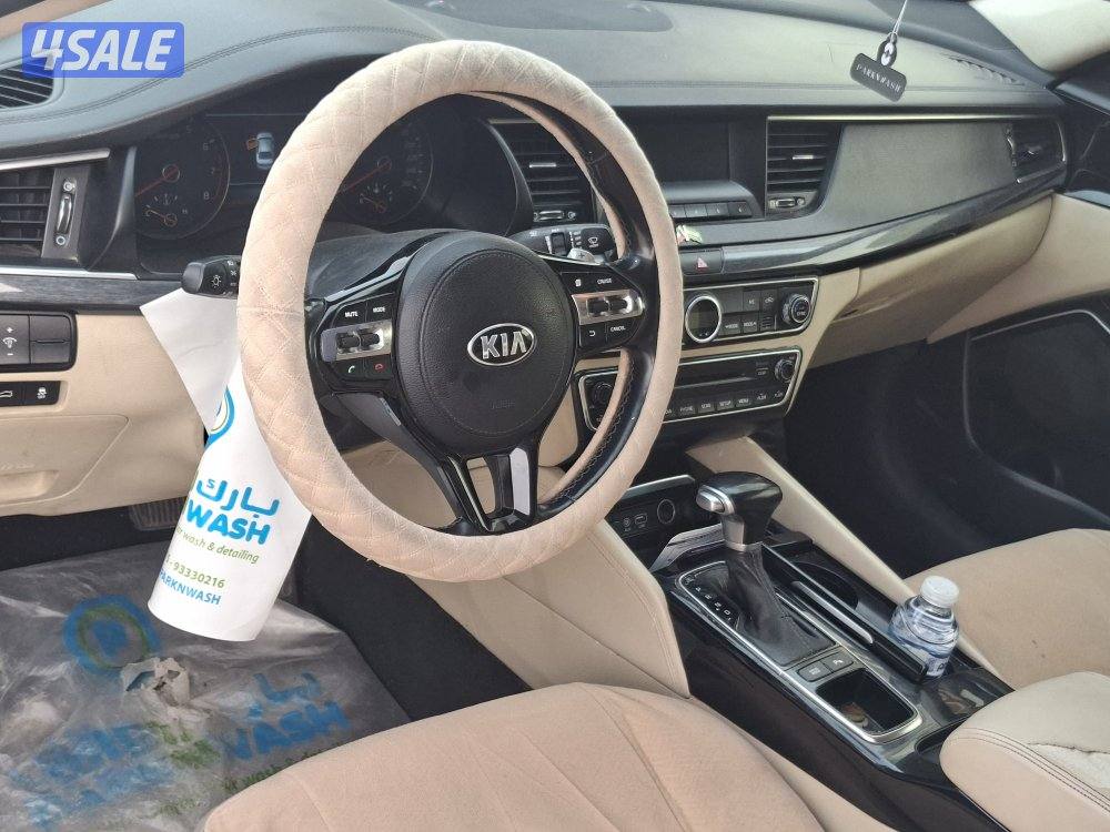 للبيع كيا كادينزا 2018 اللون سلفر3