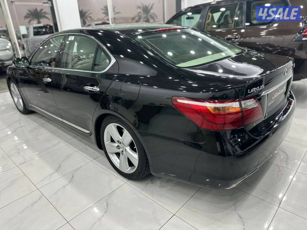 لكزس LS 460 موديل ٢٠١٢ وارد الساير ماشي ١٤٥ ألف كم2