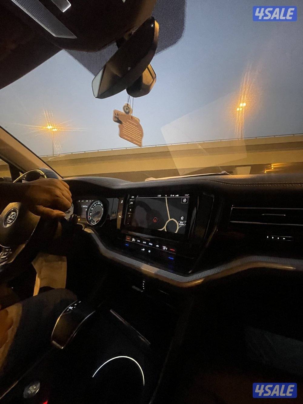 للبيع طوارق موديل 2019 .. خالي من الحوادث شرط الفحص قير مكينه شاصي .2