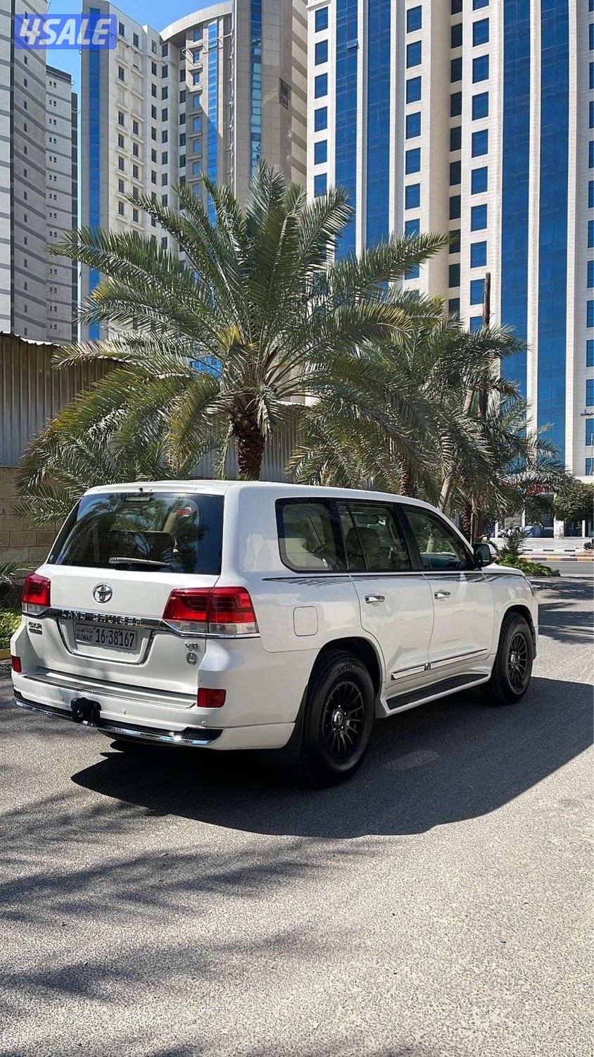 للبيع لاند كروزر 2019 GX.R5