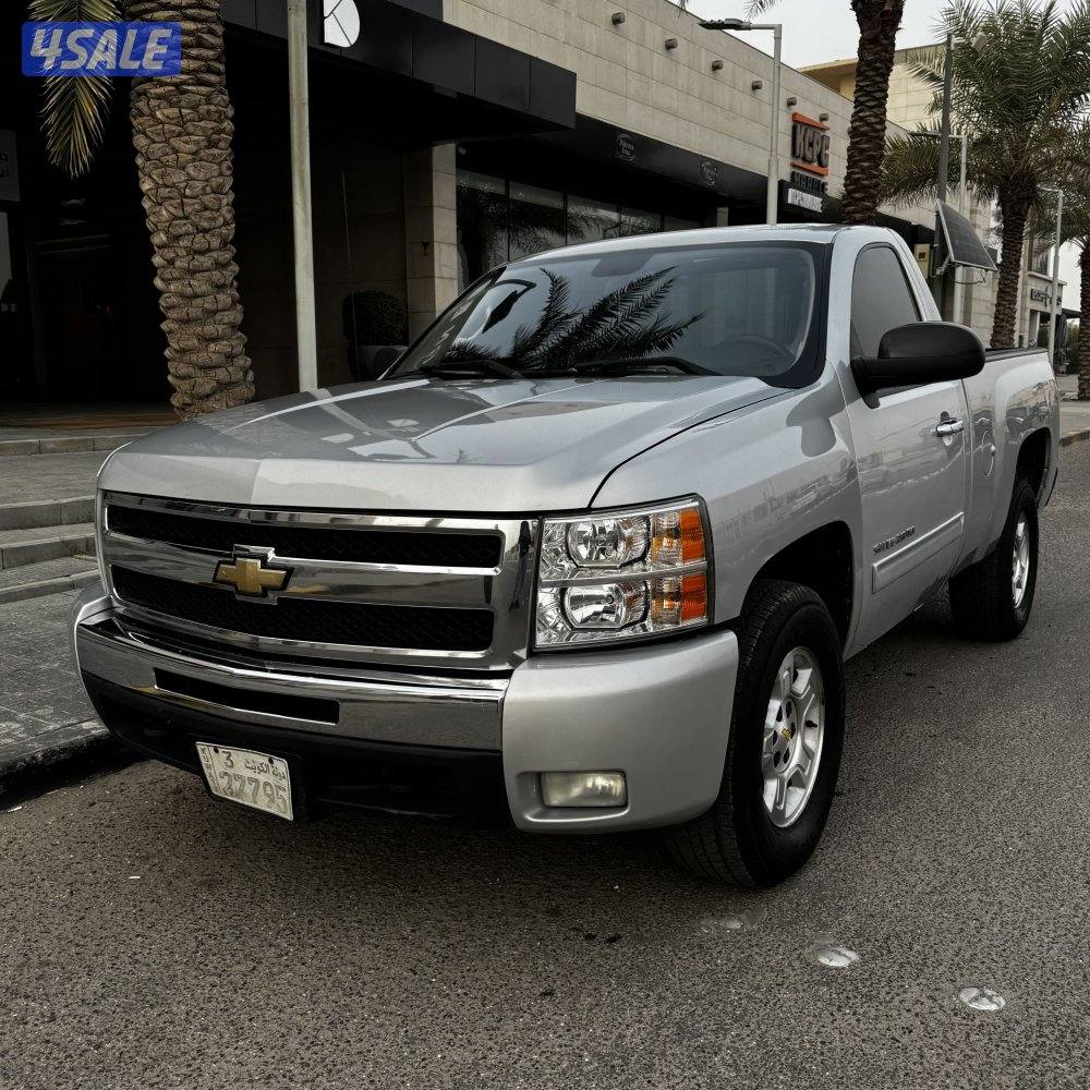 للبيع وانيت سلفرادو موديل 20110