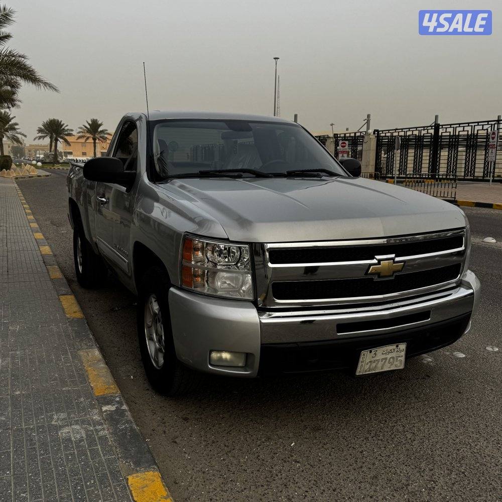 للبيع وانيت سلفرادو موديل 20112