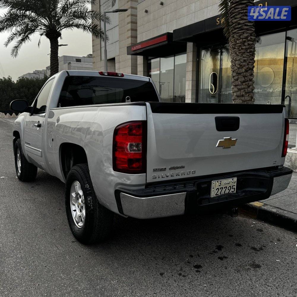 للبيع وانيت سلفرادو موديل 20115