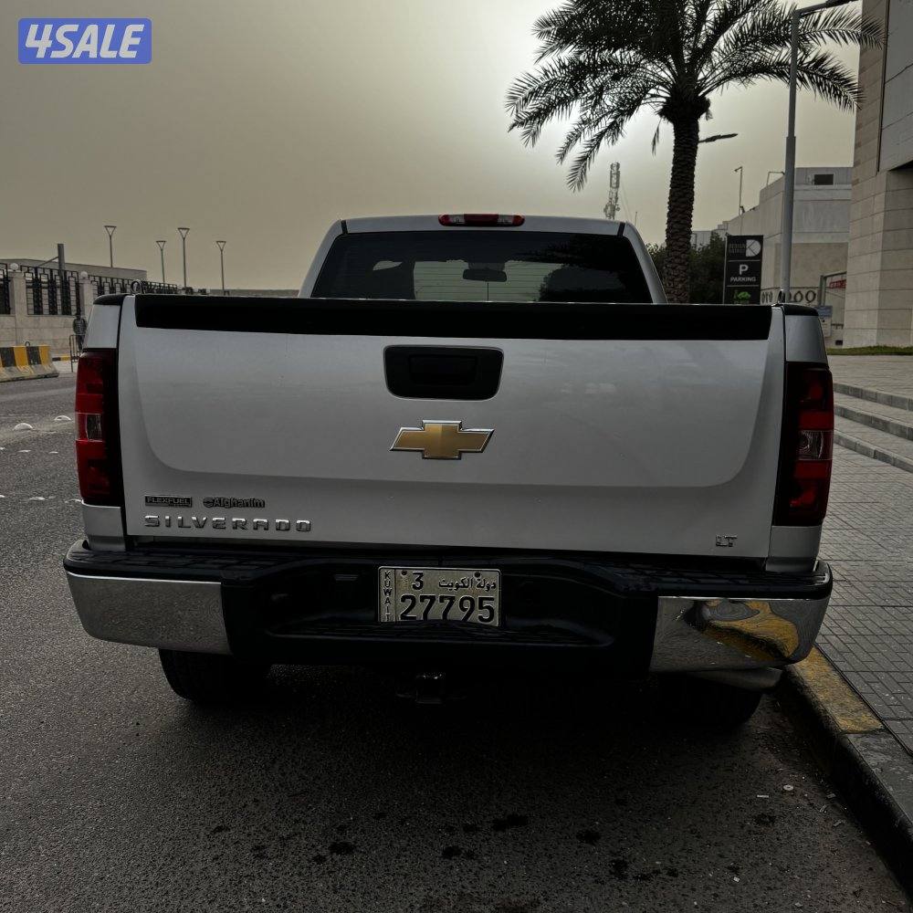 للبيع وانيت سلفرادو موديل 20116