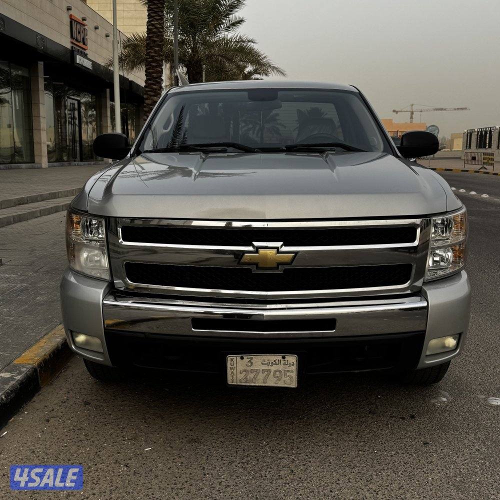 للبيع وانيت سلفرادو موديل 20117