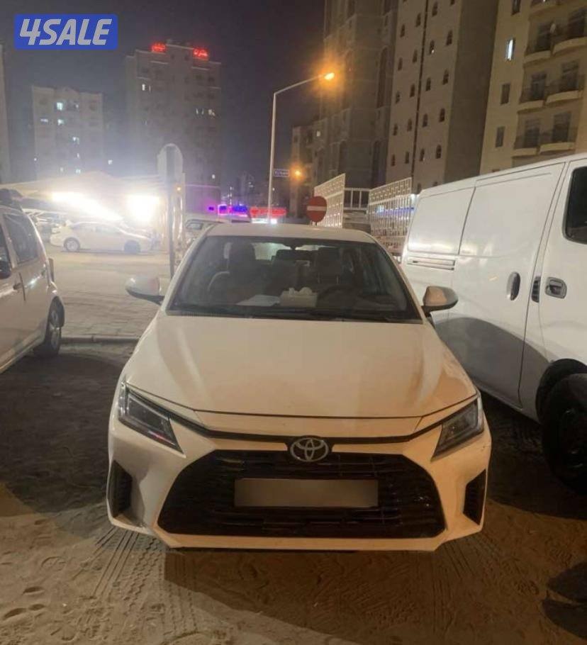 للبيع يارس مديل ٢٠٢٣ صبغ قطعتين فقط الممشى ٤٥ الف2