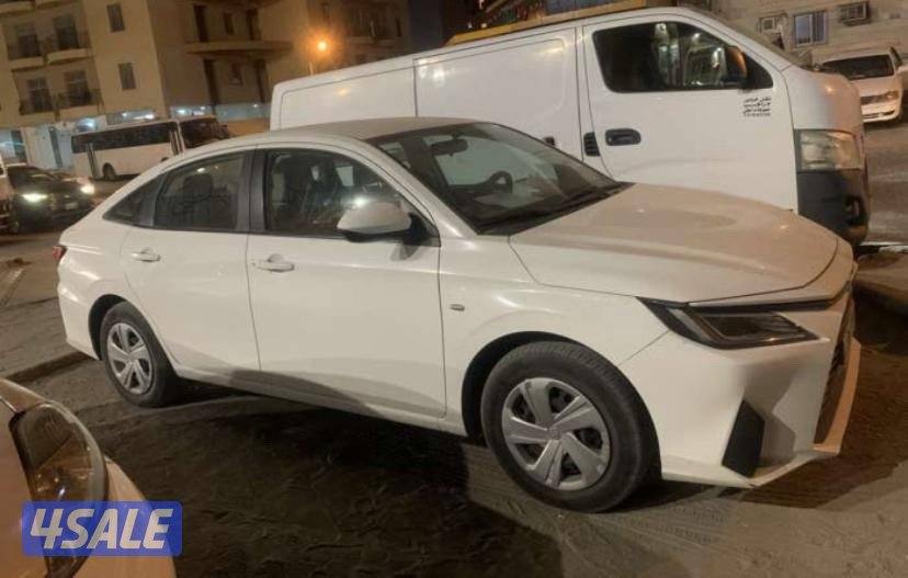 للبيع يارس مديل ٢٠٢٣ صبغ قطعتين فقط الممشى ٤٥ الف1