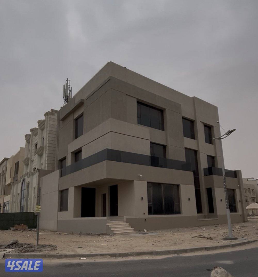 للبيع المطلاع N9 فيلا 3 ادوار وربع + قبو راس 3 شوارع مقابل الخدمات0