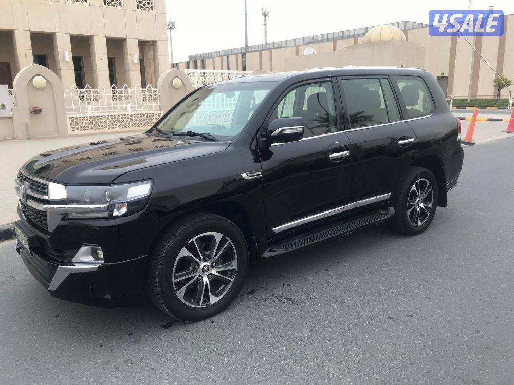 جيب لاند كروزر VXR مديل 2009 لون اسود0