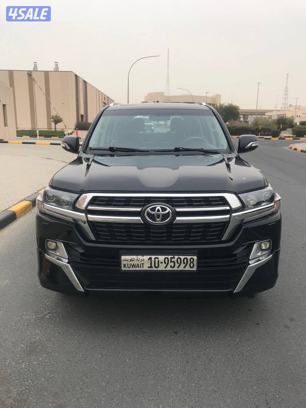 جيب لاند كروزر VXR مديل 2009 لون اسود1