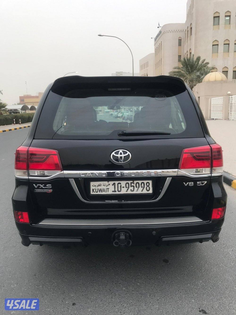 جيب لاند كروزر VXR مديل 2009 لون اسود2