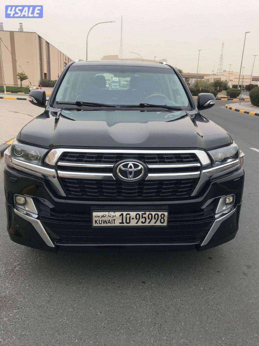 جيب لاند كروزر VXR مديل 2009 لون اسود4