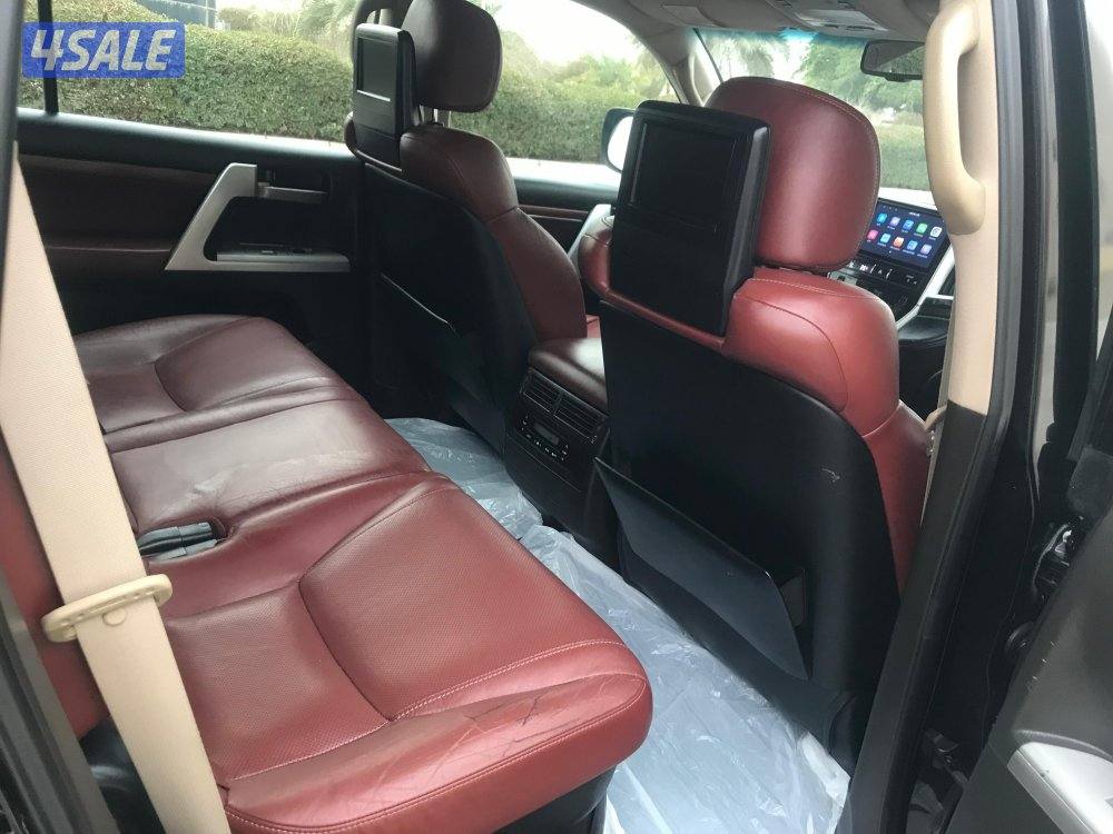 جيب لاند كروزر VXR مديل 2009 لون اسود7