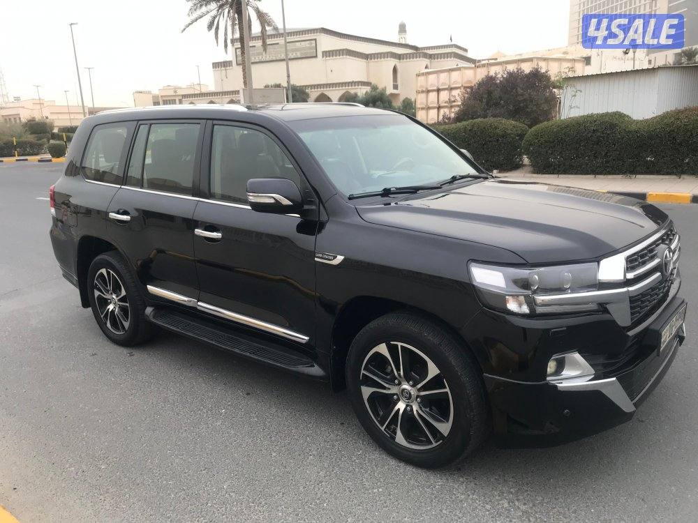 جيب لاند كروزر VXR مديل 2009 لون اسود9