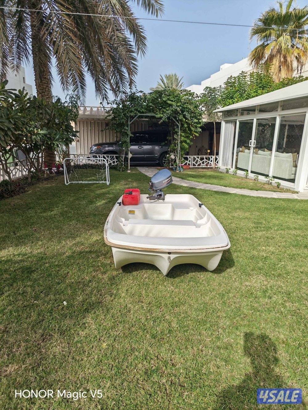 للبيع ماشوه 10 قدم مع مكينه ياماها 5 حصان3