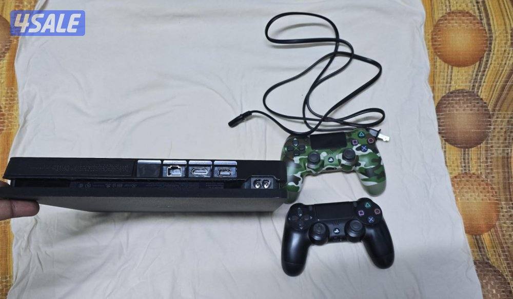 SONY Ps4 Slim 1TB and 2 controllers for 50KD (NEGOTIABLE)1
