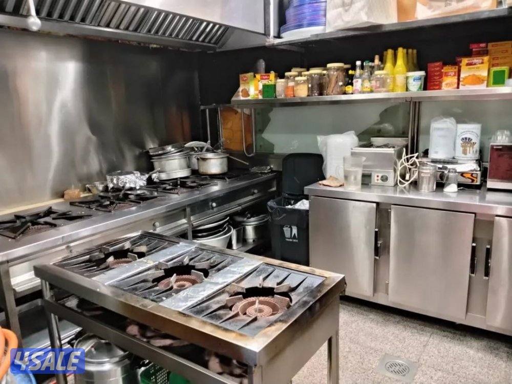 للبيع لعدم التفرغ مطعم بسوق السالمية مجهز بالكامل موقع ممتاز0