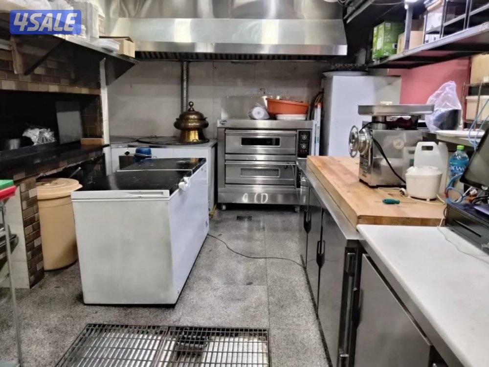 للبيع لعدم التفرغ مطعم بسوق السالمية مجهز بالكامل موقع ممتاز5