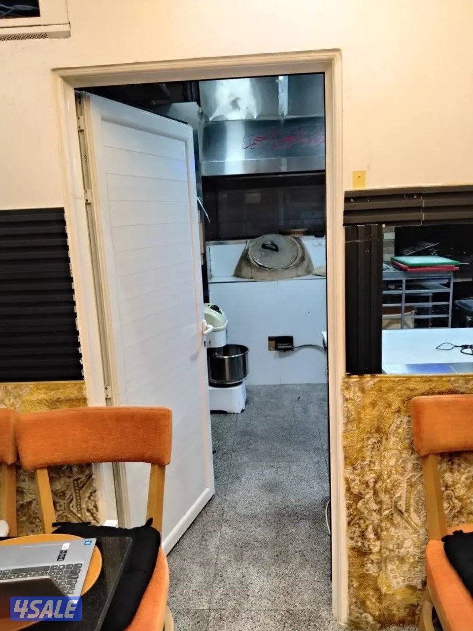 للبيع لعدم التفرغ مطعم بسوق السالمية مجهز بالكامل موقع ممتاز15