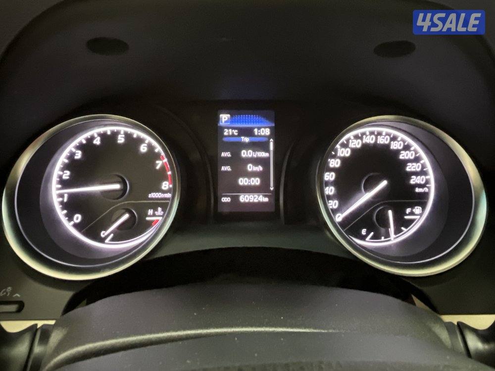 TOYOTA CAMRY GLE 4 CYL MID OPTION6