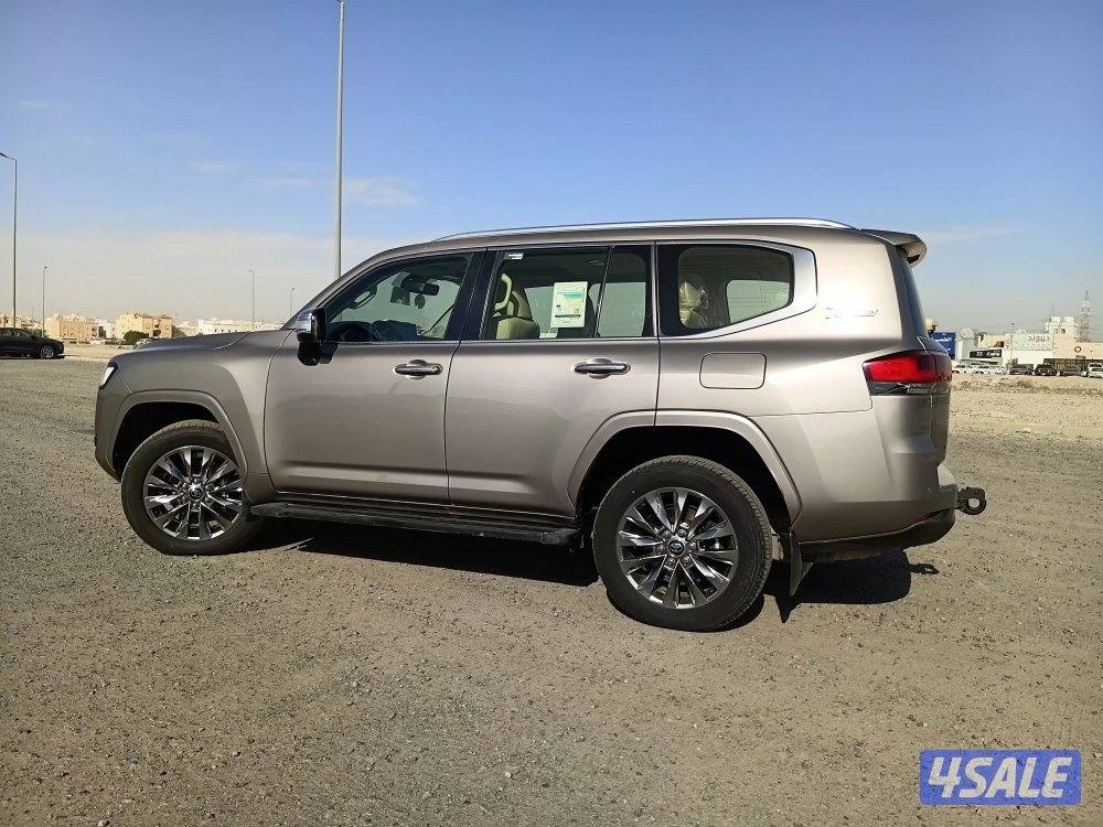 لاند كروزر VX موديل 2022 ماشي 89 الف كم صبغ الوكالة ماعدا قطعتين3