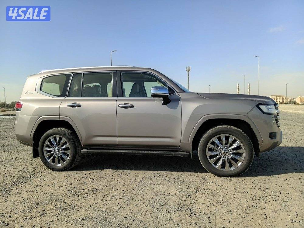 لاند كروزر VX موديل 2022 ماشي 89 الف كم صبغ الوكالة ماعدا قطعتين4