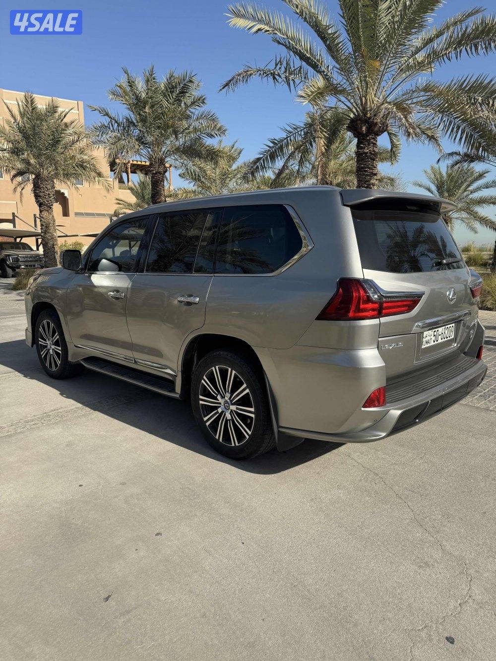 للبيع لكزس lx570 s 2019 الفل الدرجه الاولى وارد الوكاله الساير2