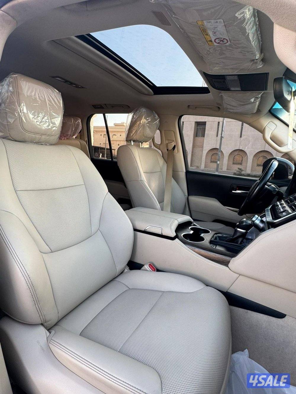 لاند كروزر VX صبغ الوكالة عداد 80 الف وارد الساير4