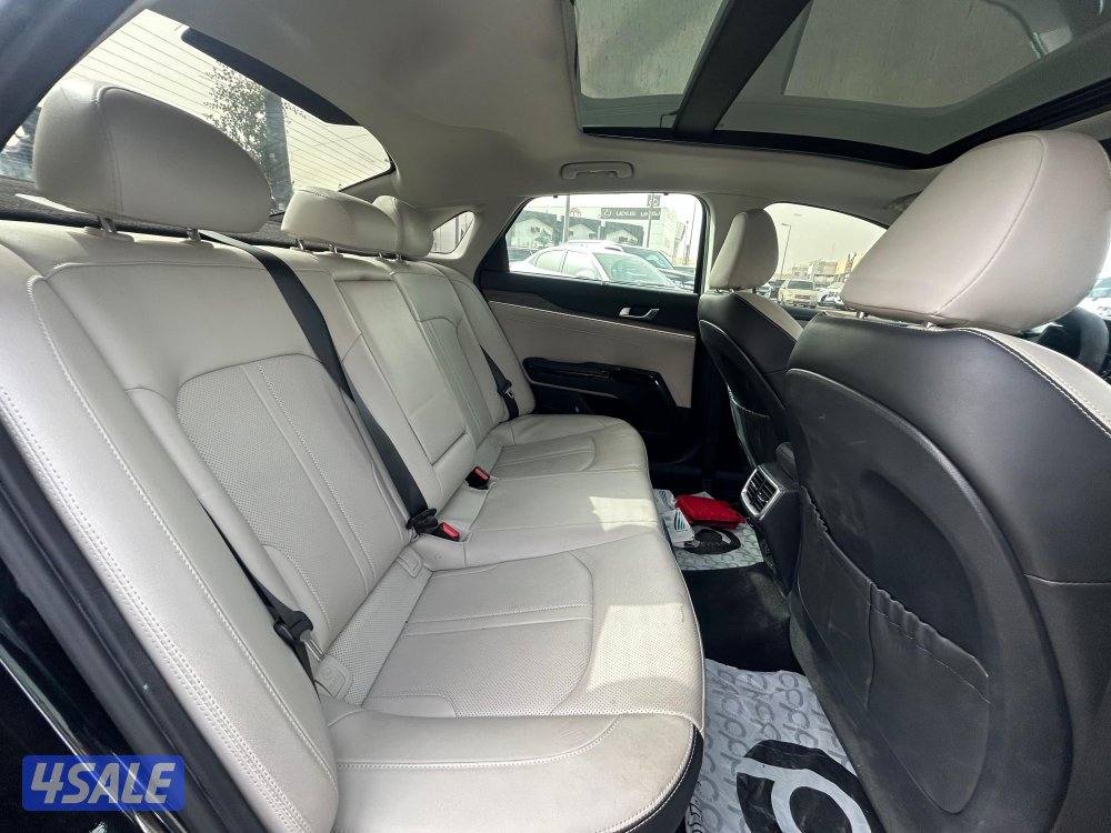 كيا-K5 هايبرد 
موديل 2023
ماشى 34.000 k.m
وارد المطوع .4