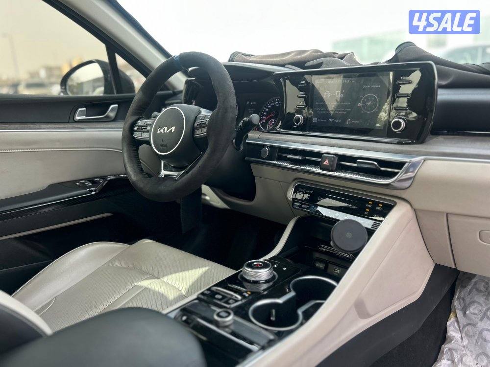 كيا-K5 هايبرد 
موديل 2023
ماشى 34.000 k.m
وارد المطوع .7