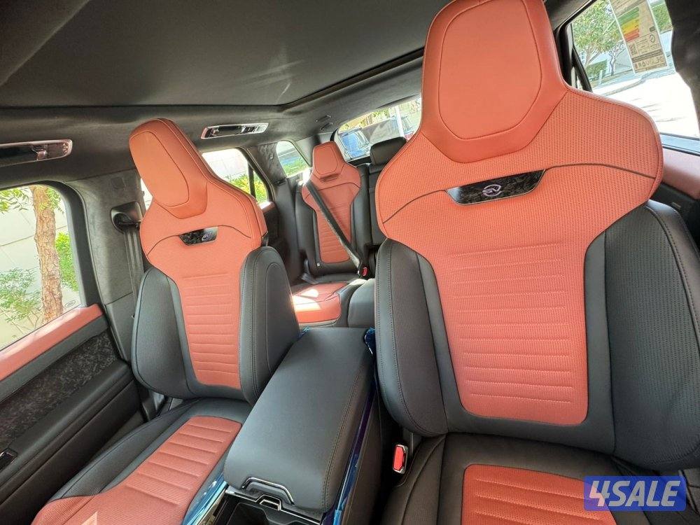 رنج روفر ٢٠٢٥ SV3