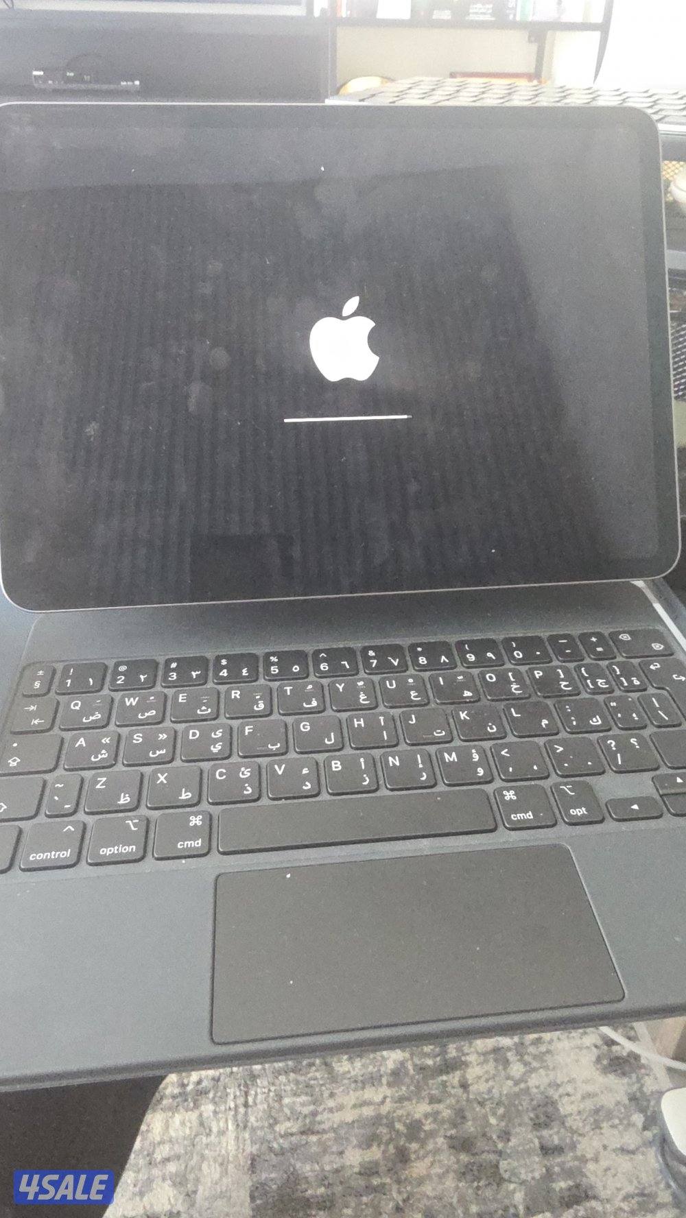 ايباد برو ١١ انش مع كيبورد ابل و قلم1