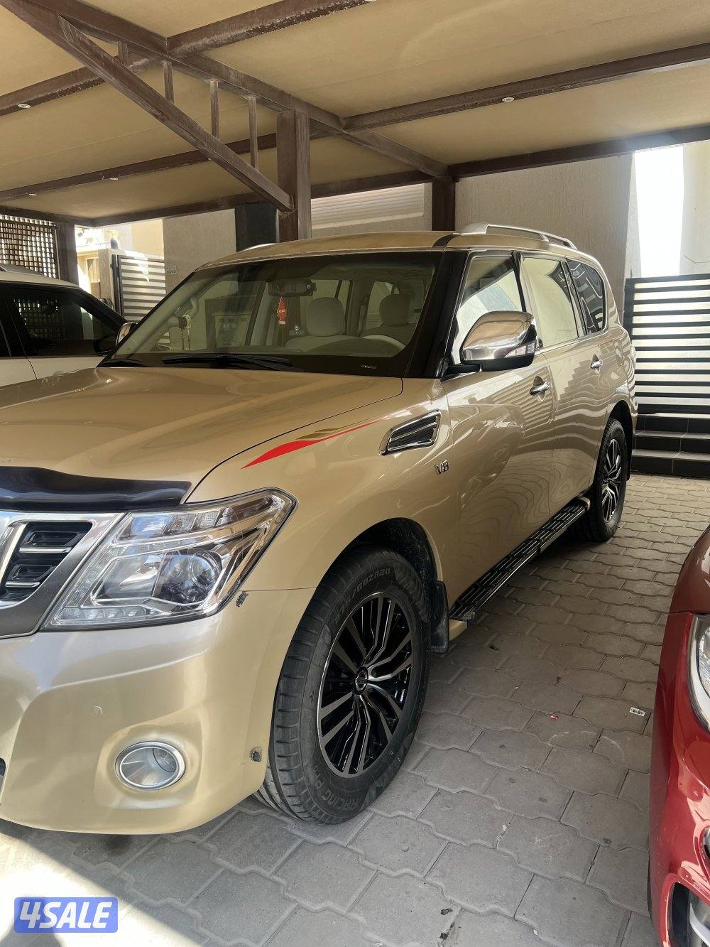 باترول 2012 لون بيج ذهبي قير عادي بحاله جيده مايحتاج شي سيرفس منتظم في4